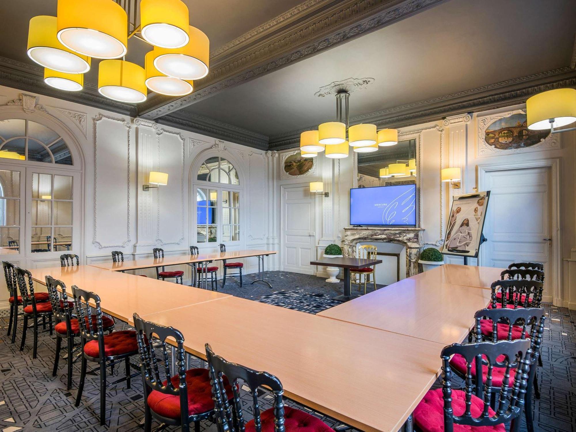 Hotel Mercure Rodez Cathedrale Екстериор снимка